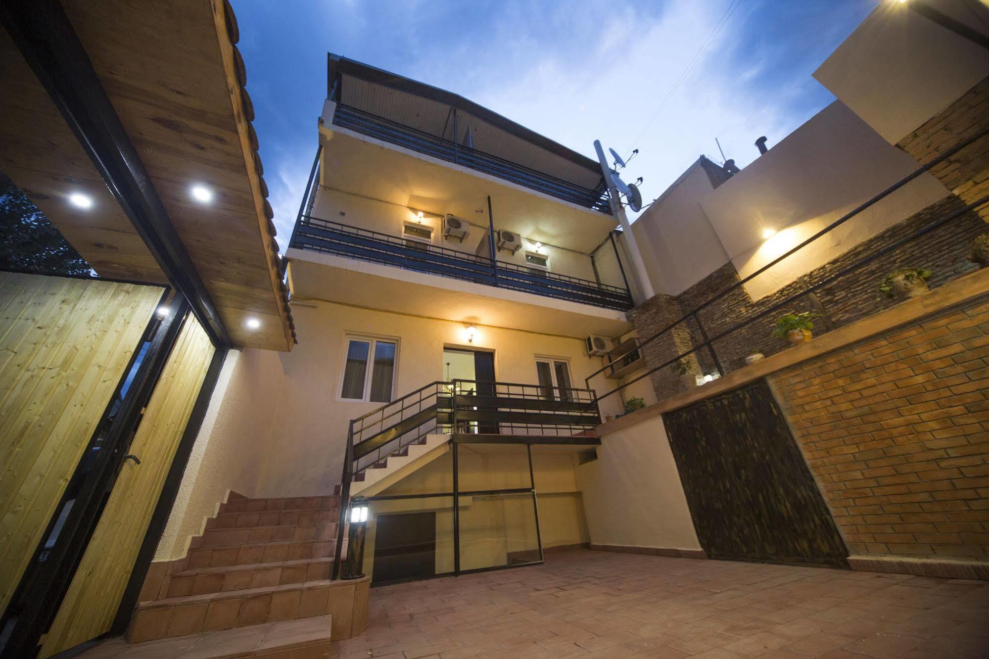 Log Inn Boutique Hotel Tbilisi Exterior photo