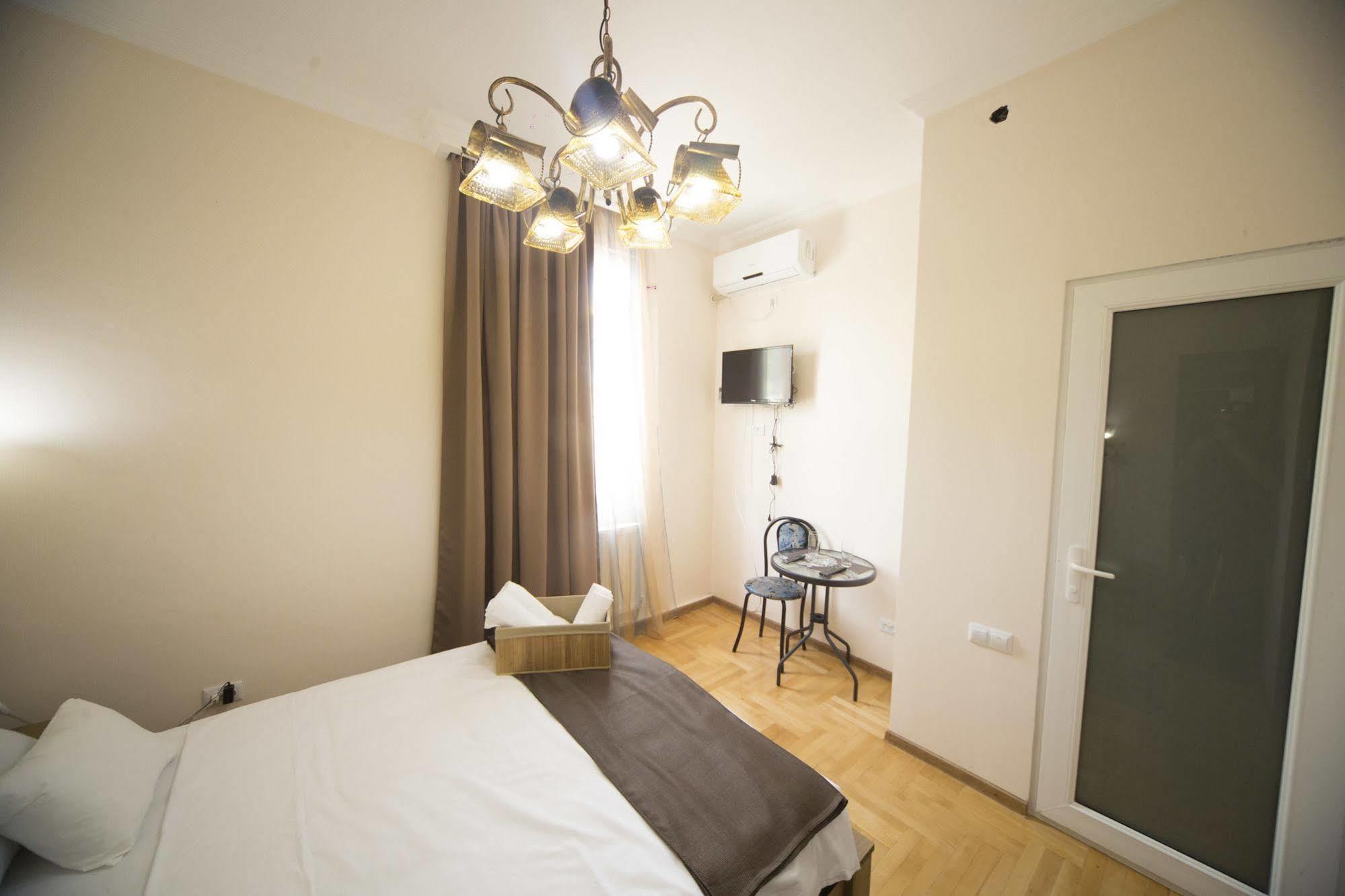 Log Inn Boutique Hotel Tbilisi Exterior photo