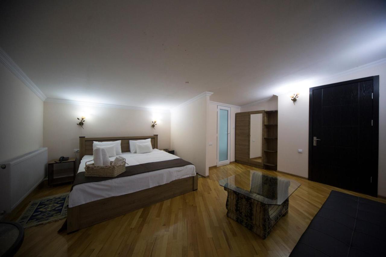 Log Inn Boutique Hotel Tbilisi Exterior photo